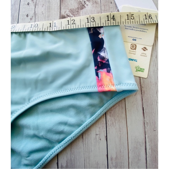 🔆 Roxy Fitness SD Shorty Bikini Bottom - Picture 7 of 11